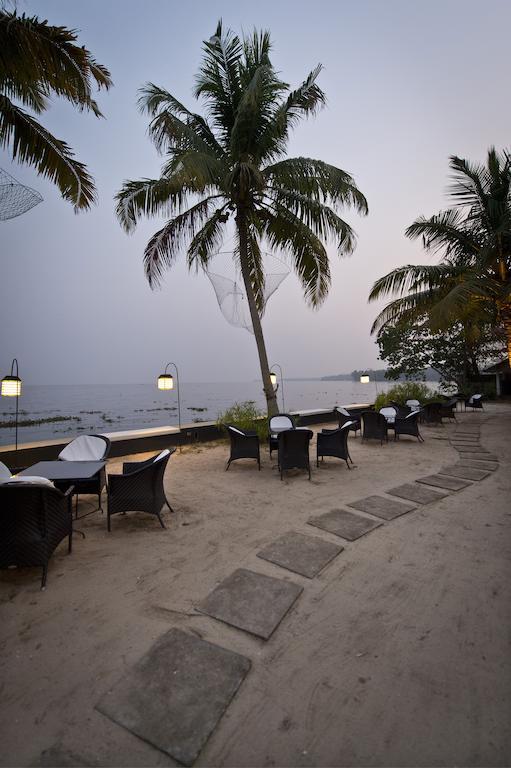Purity At Lake Vembanad Mararikulam Exterior photo